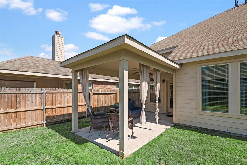 Covered patio with ceiling fans