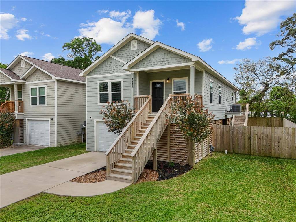 Welcome Home to 2124 Holly Dr.