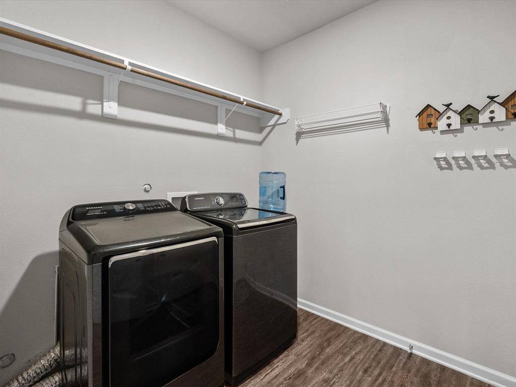 LARGE Utility/Mud Room (washer/dryer can stay)