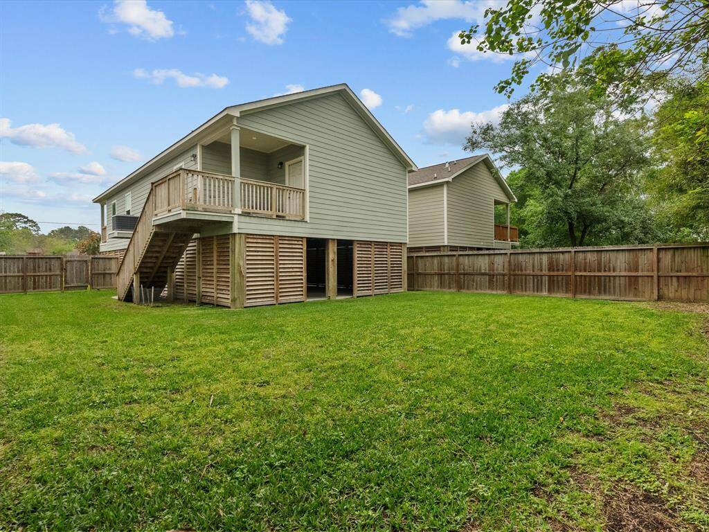 Great space in the yard!