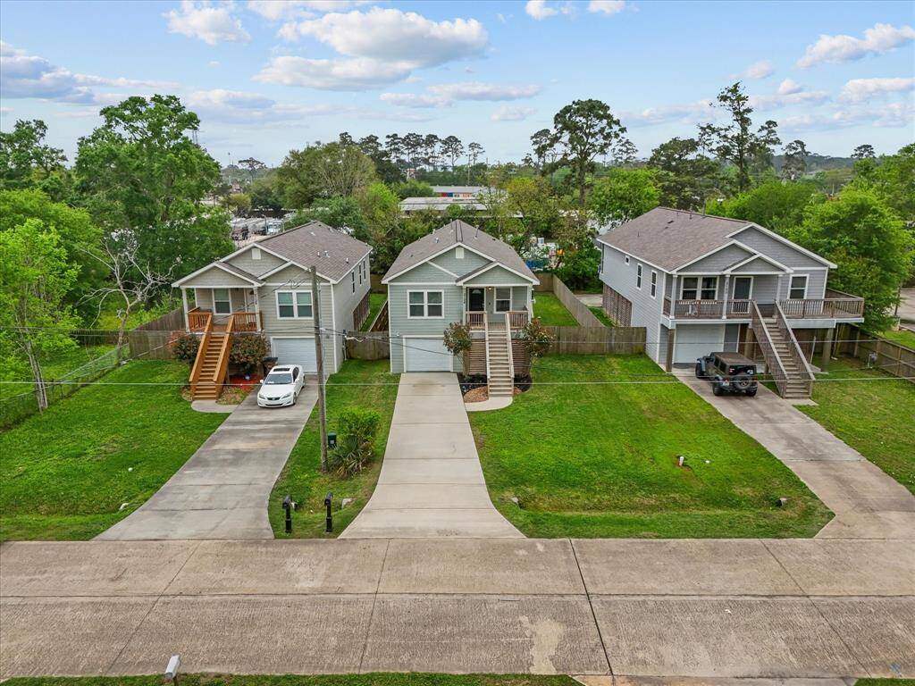 Walking distance to great restaurants!