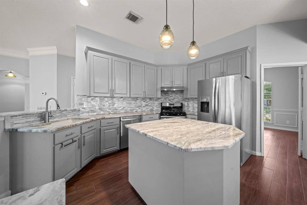 Large island for all your baking needs
