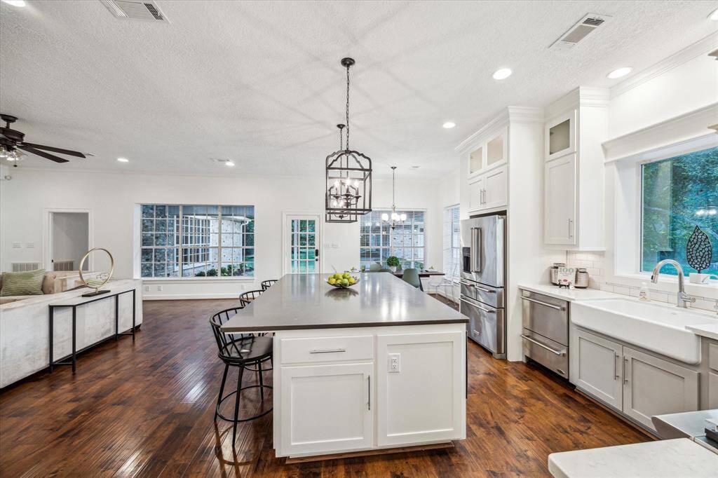 Beautiful gourmet kitchen with top of the line appliances.