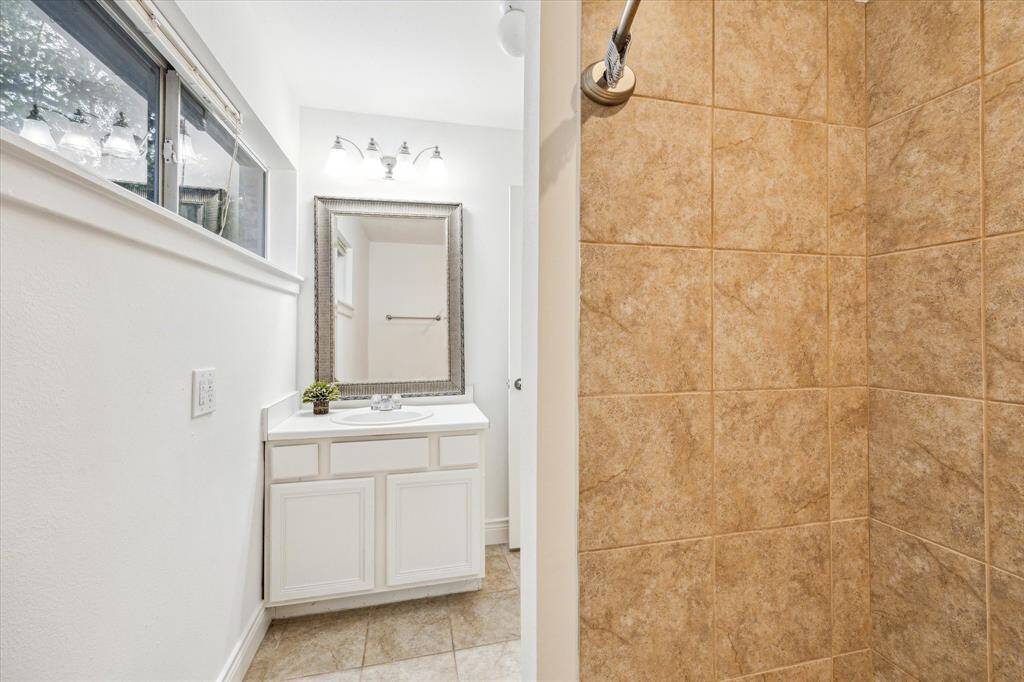 Quest quarters full bath.