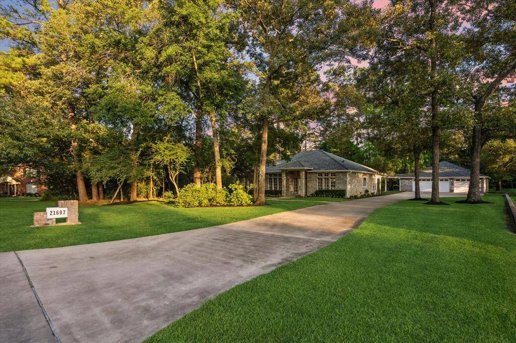 Front of Home showing driveway and detached three car garage.
