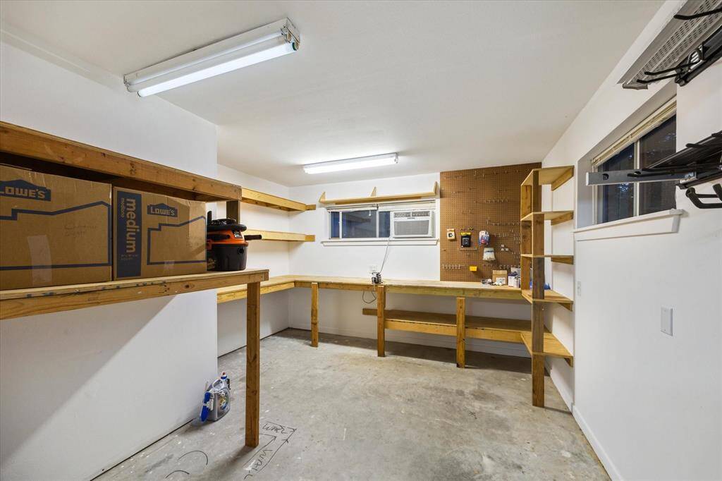 Air condition workshop attached to the back of the garage.