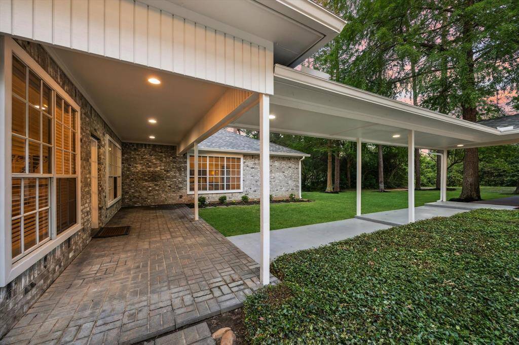 Covered walkway to the garage and guest quarters.