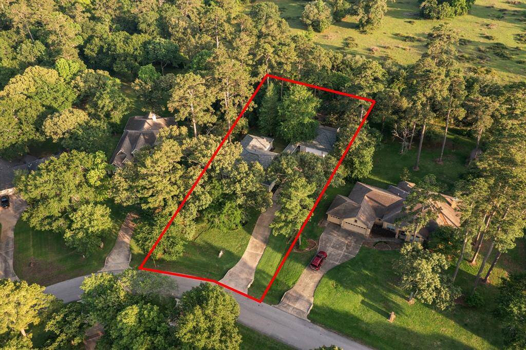 Home sits on !.06 area lot.
