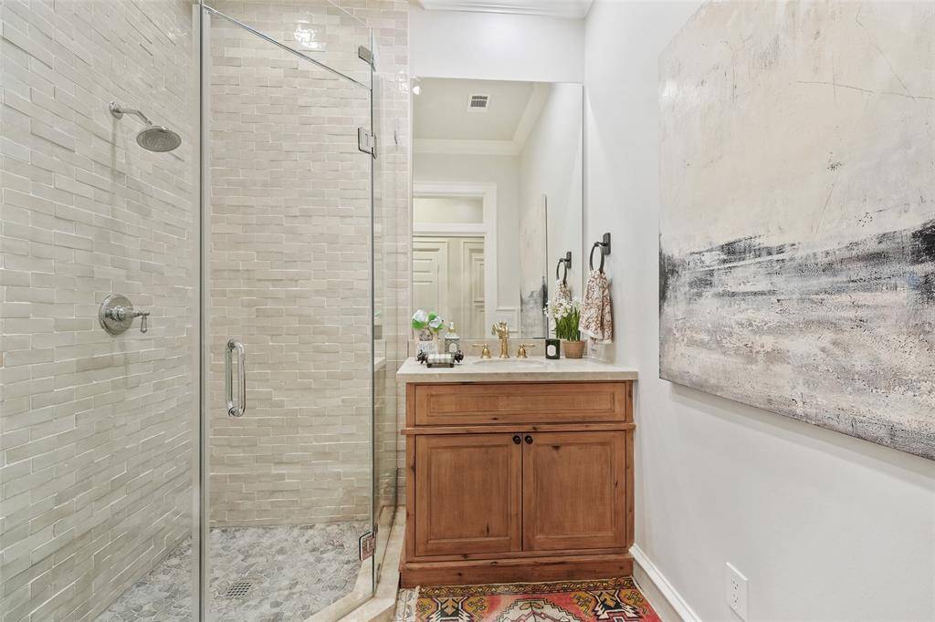 Downstairs Guest Suite full bathroom