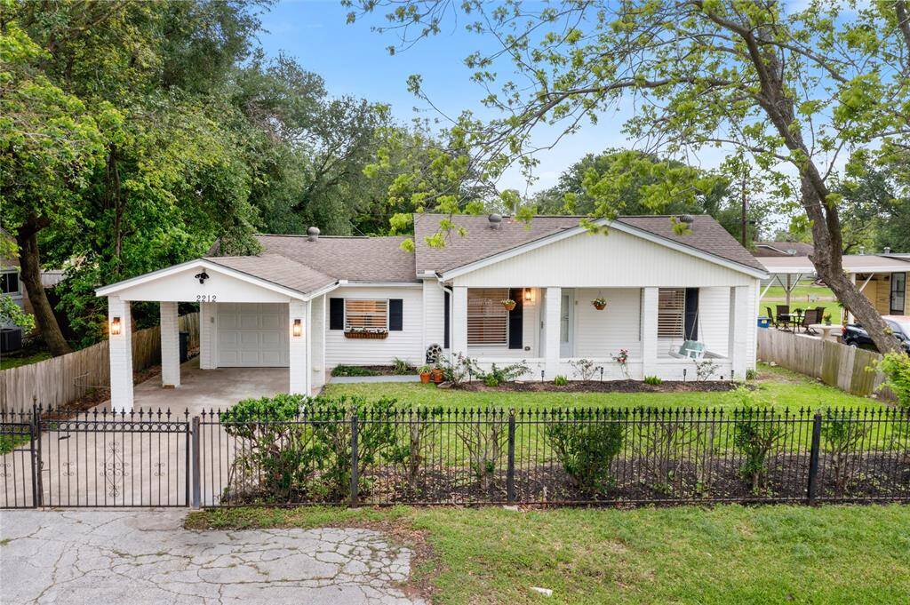 Iron front fence for extra privacy, porch swing