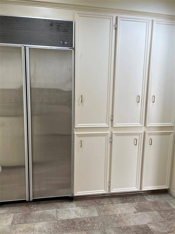 The  Sub Zero refrigerator/freezer is serviced yearly.  There is no ice maker.  Look at all those cabinets!