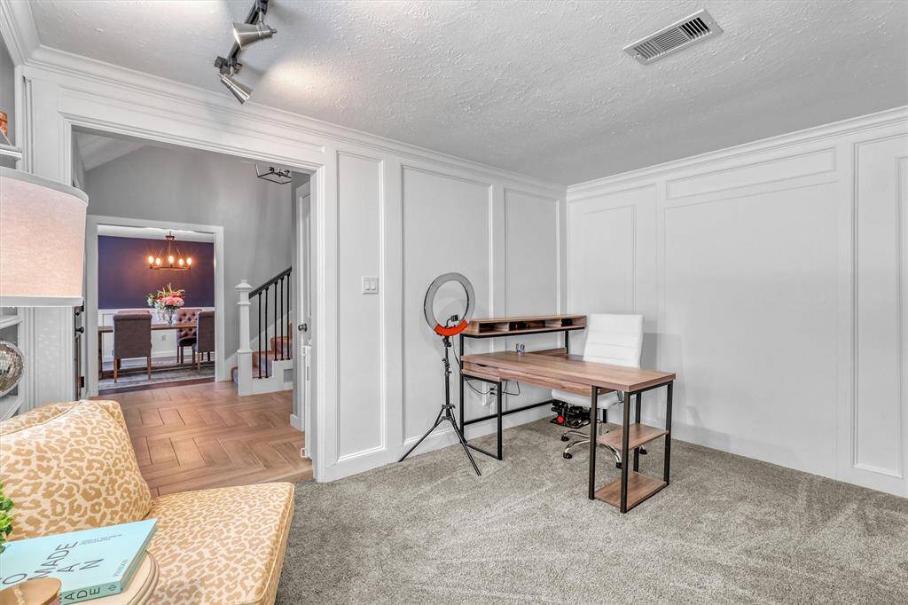 Nice plush carpet and detailed wall paneling.