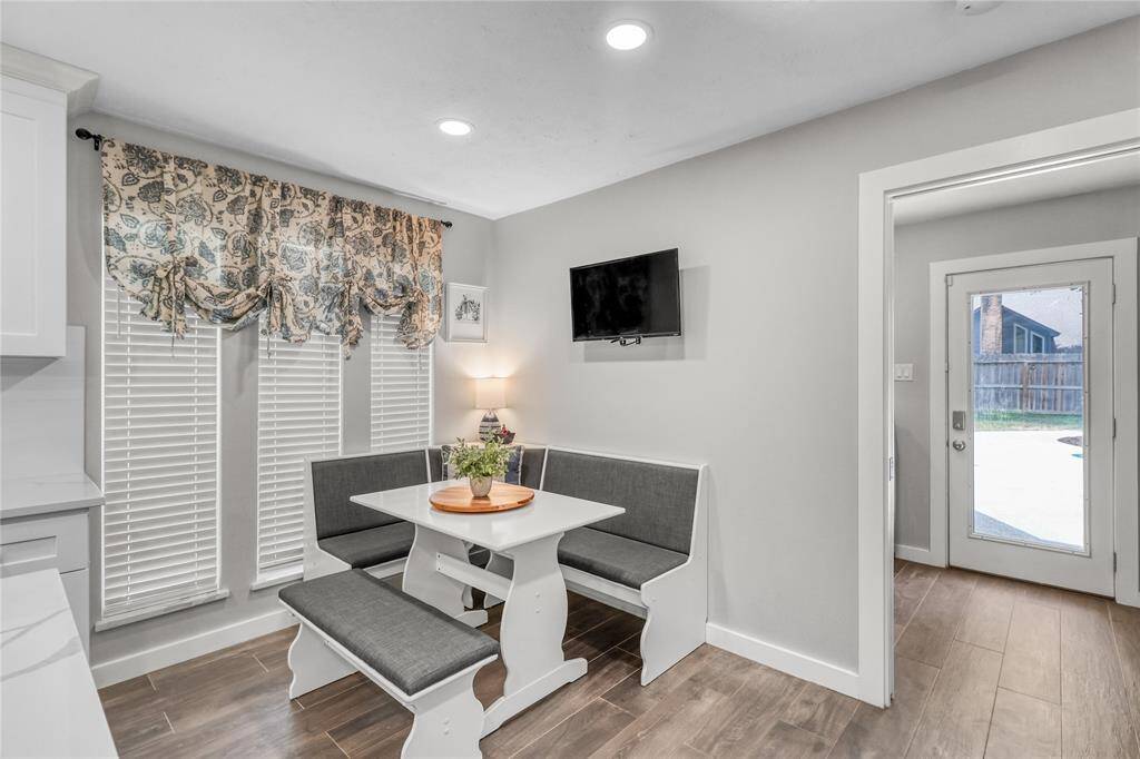 Great corner for your Breakfast area.