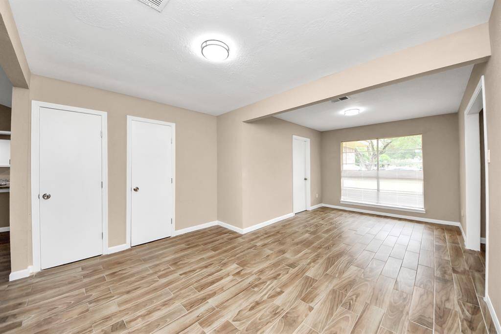 Additional front area for dining or home study!