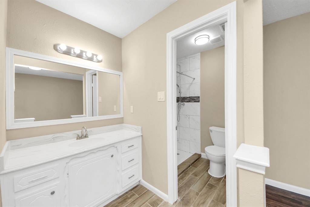 En-suite bathroom.