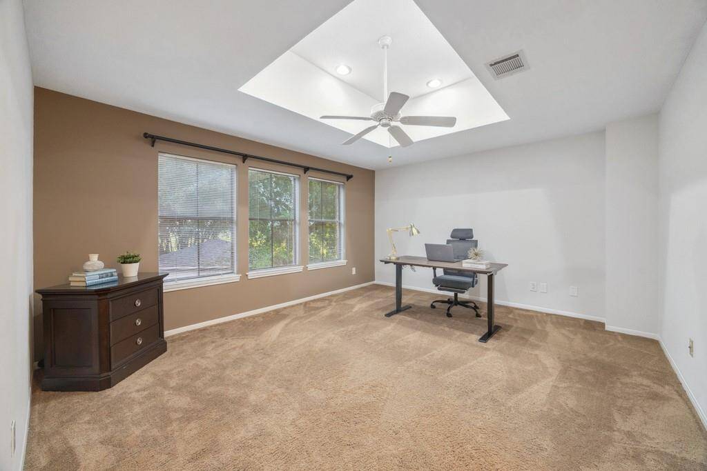 Large game room that can also be used as an office space.