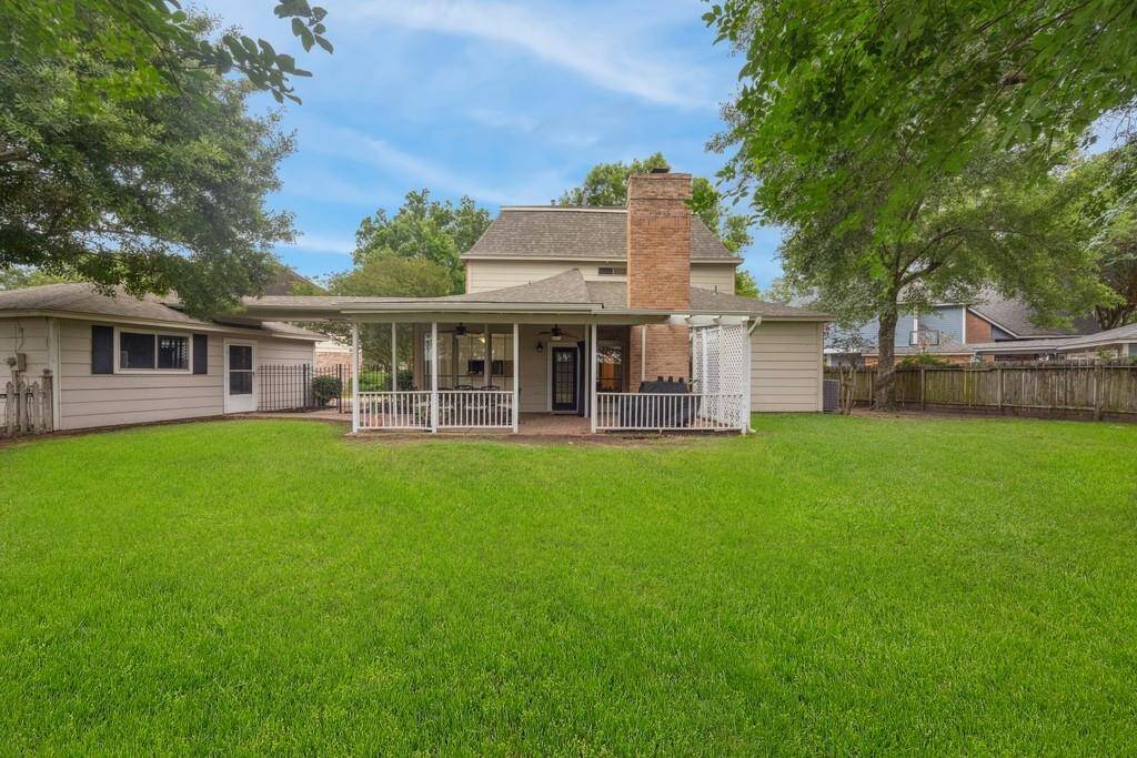 Massive backyard with NO BACK NEIGHBORS.
