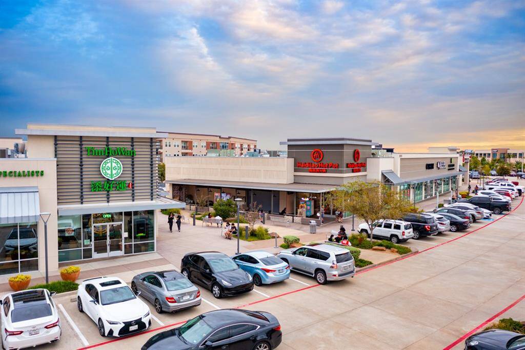 Minutes from 99 and I-10, UH Katy & Katy Asia Town with top new restaurants and entertainment!