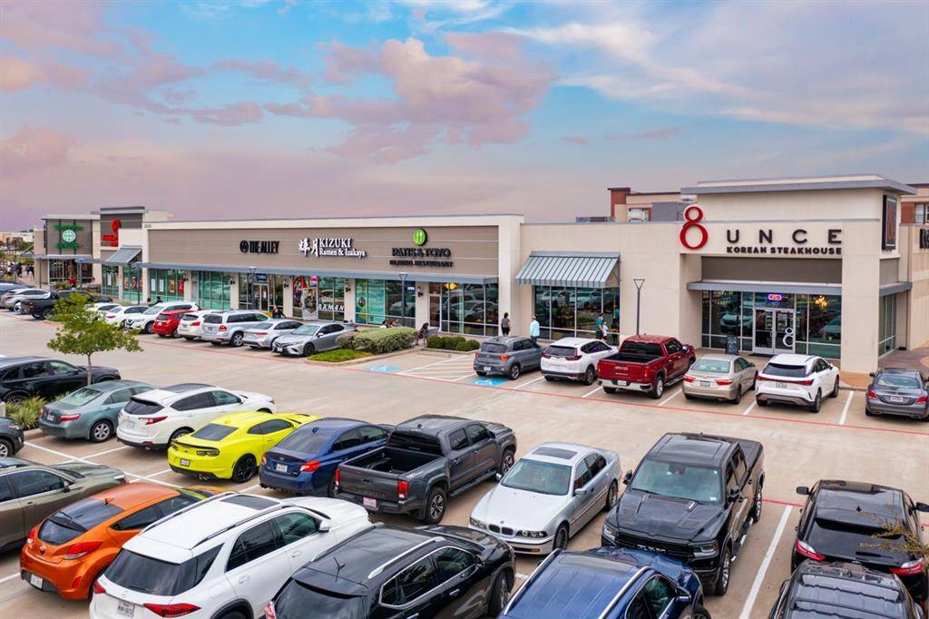 Minutes from 99 and I-10, UH Katy & Katy Asia Town with top new restaurants and entertainment!