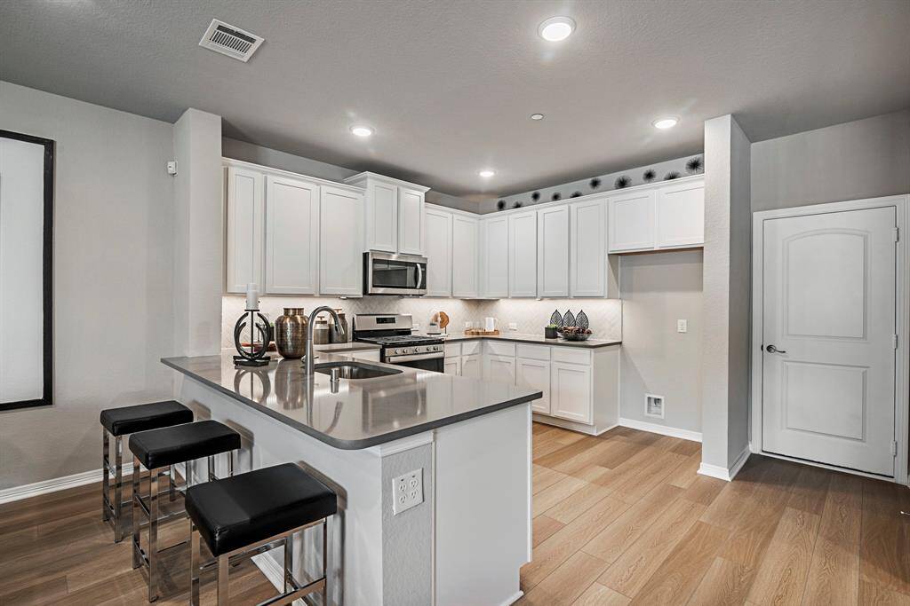 Representative photo of the Houston floorplan by History Maker Homes kitchen, approximate completion date is June 2025