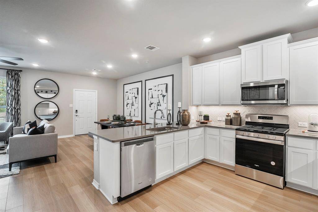 Representative photo of the Houston floorplan by History Maker Homes kitchen, approximate completion date is June 2025