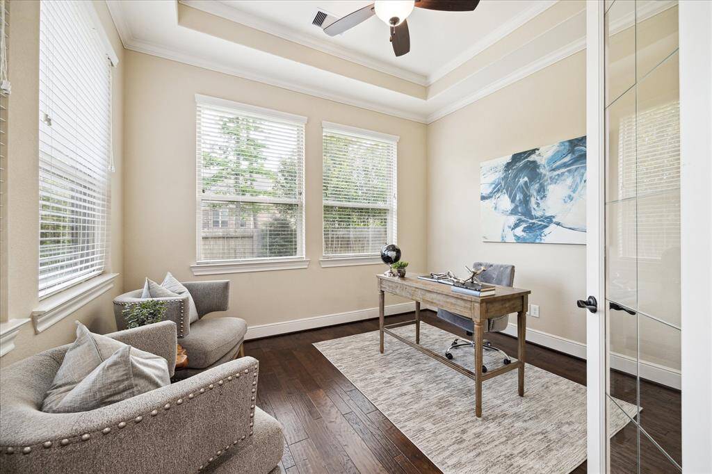 Spacious office located just off the breakfast area with great view of the back yard.