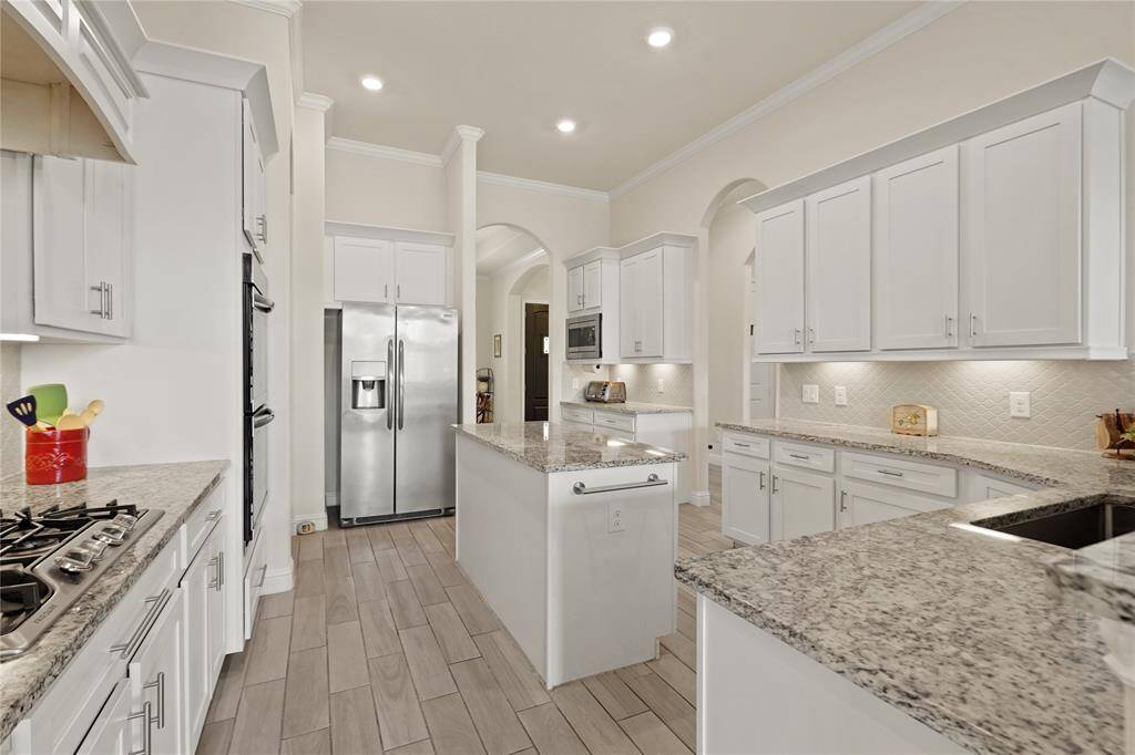 Experience the kitchen’s functionality with a conveniently placed towel rack by the island, right next to the sink.