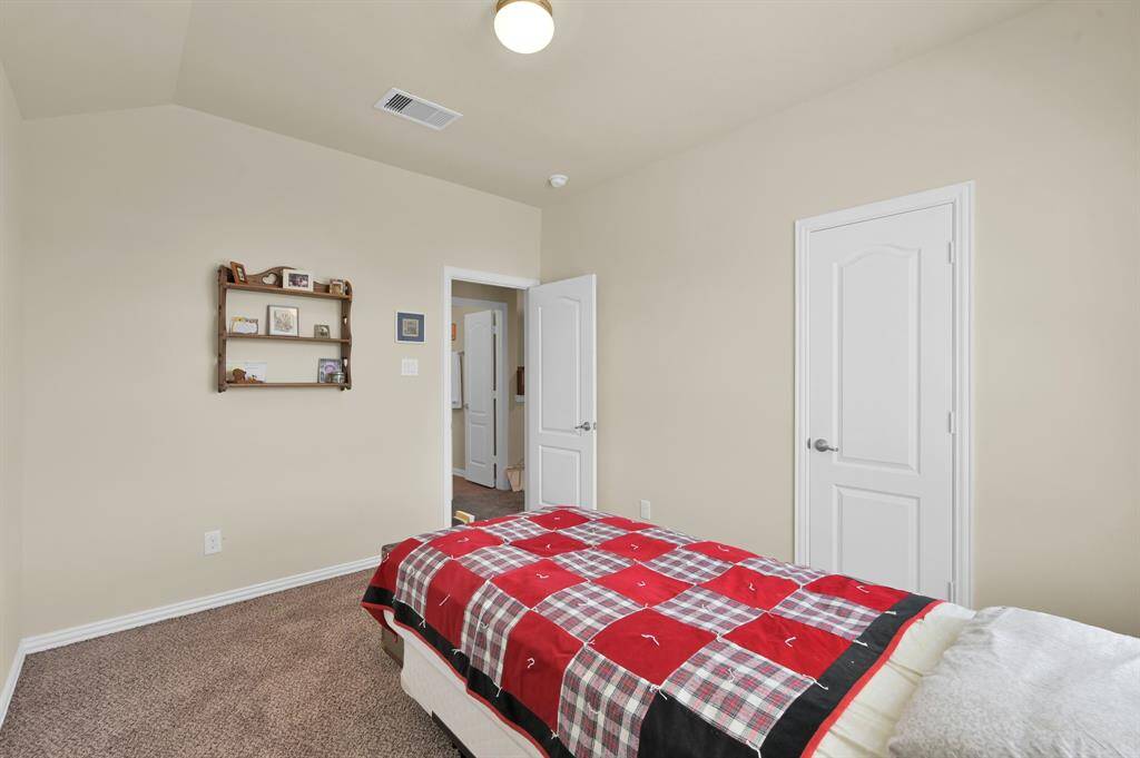 Guest bedroom