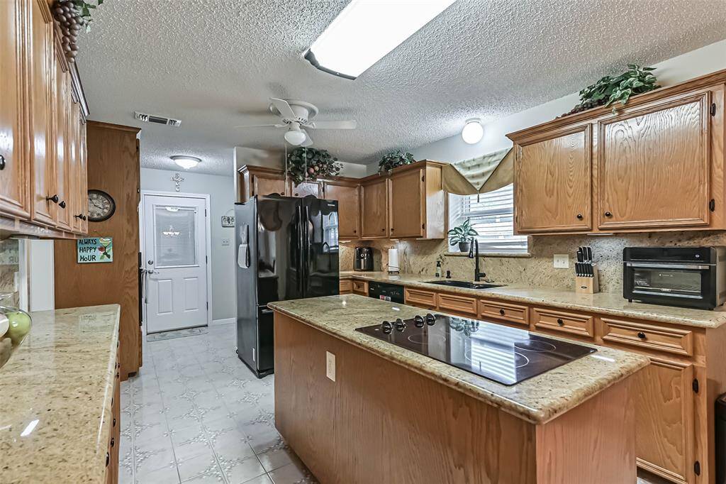 Island With Electric Stove Top