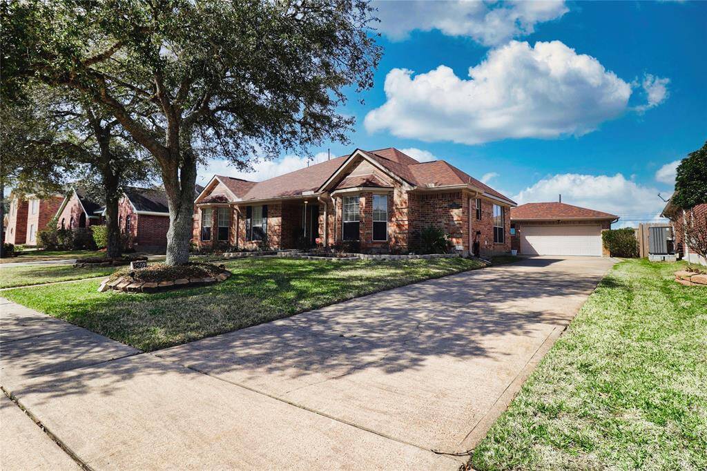 Driveway to detached garage
