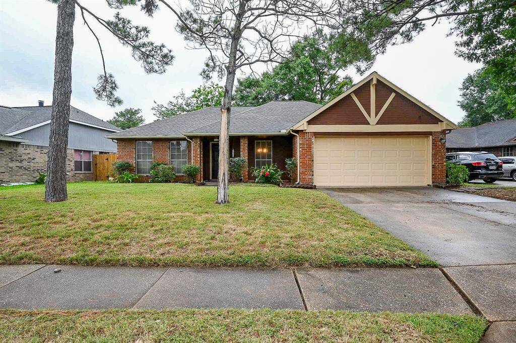 This fixer upper has so much potential and is priced to give you room to make improvements and create your dream home!