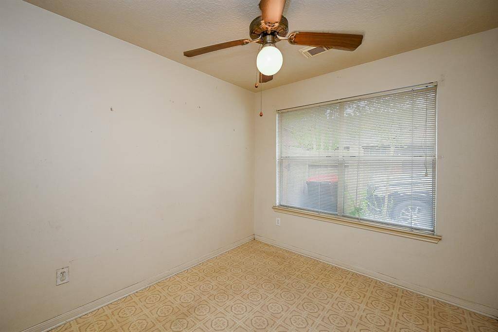 The Breakfast Room also has a large window and natural light.