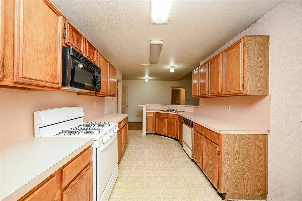 There is also a gas stove, so cooking is great!  This just needs some cosmetic updates!