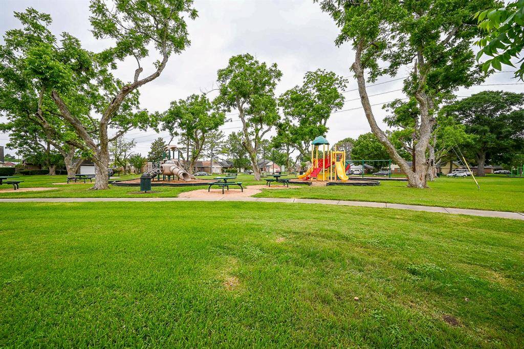 Another view shows how beautiful this park is and the HOA maintains it well.