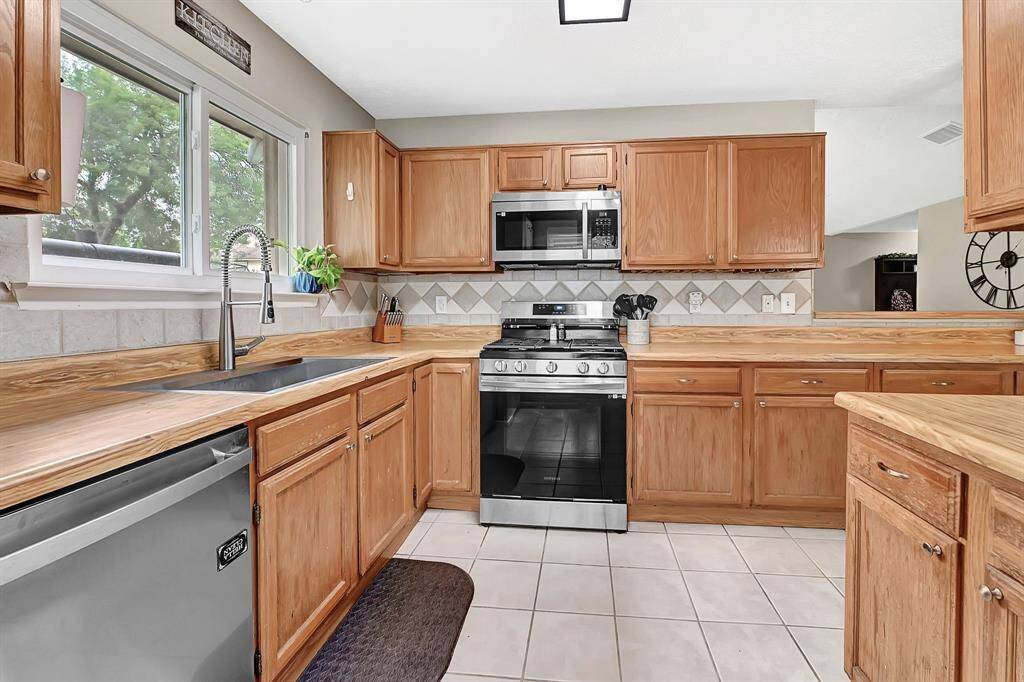 Lots of cabinets