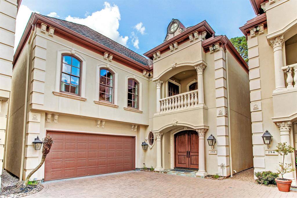 Welcome to 256 S. Post Oak! A gated enclave of 4 freestanding homes nestled in the heart of the Tanglewood/Uptown Park area. Walking distance to Tanglewood Blvd, Post Oak Blvd., exclusive shopping, dining and grocery stores. Minutes from Memorial Park, Tanglewood Park and Downtown. Elevator capability to all 3 floors. Guest parking is available directly outside pedestrian gate.
