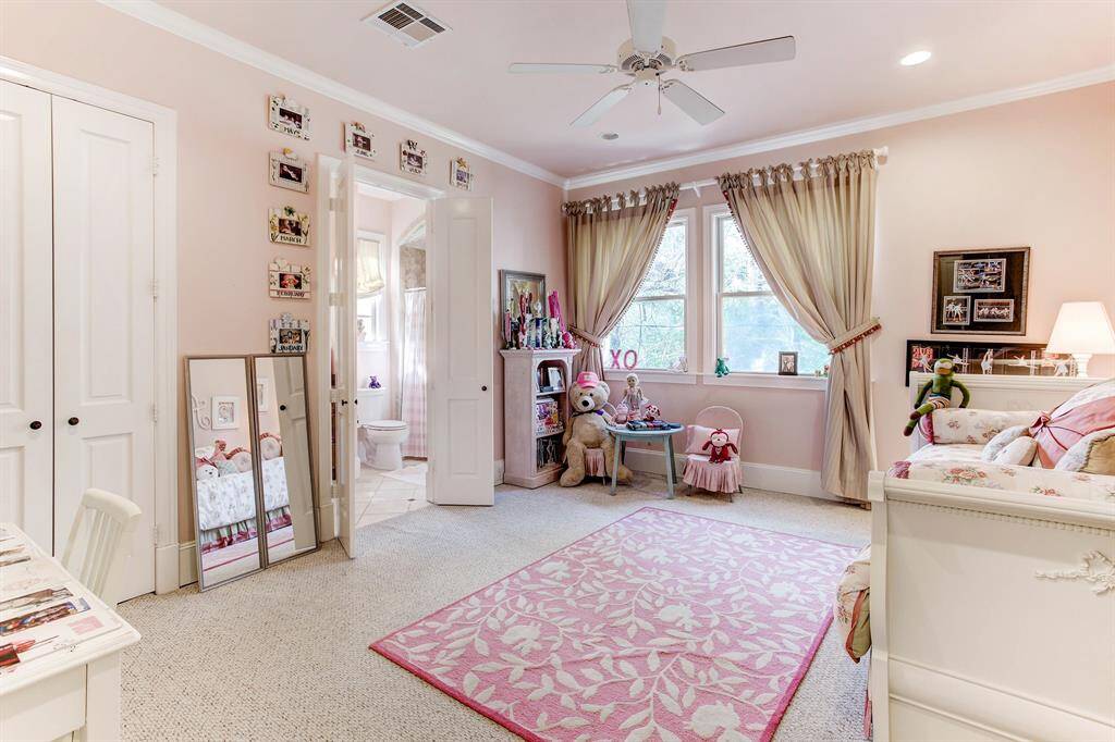 Another generously sized secondary bedroom with ensuite bath.