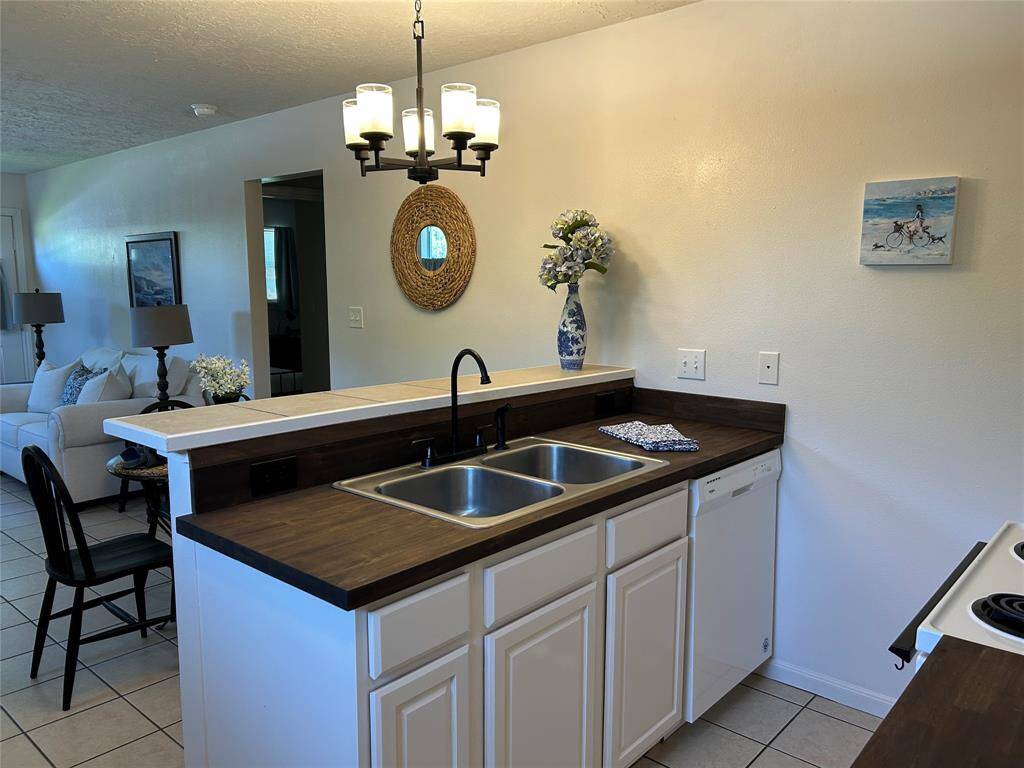 Kitchen with double sink