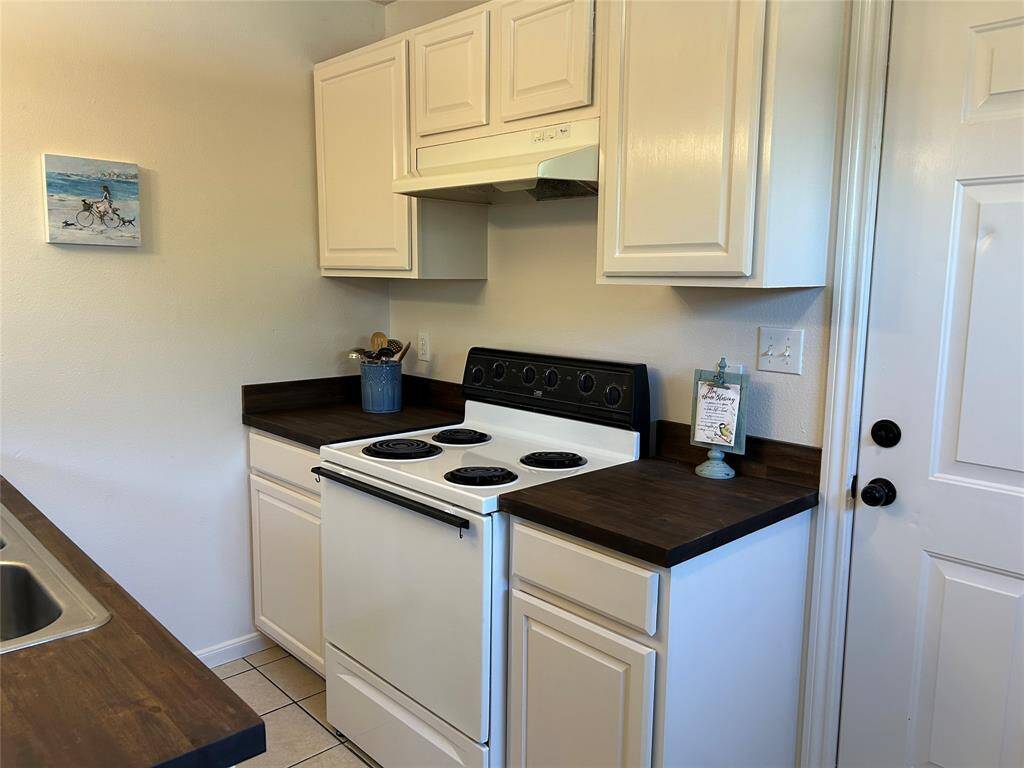 Kitchen with cabinet space