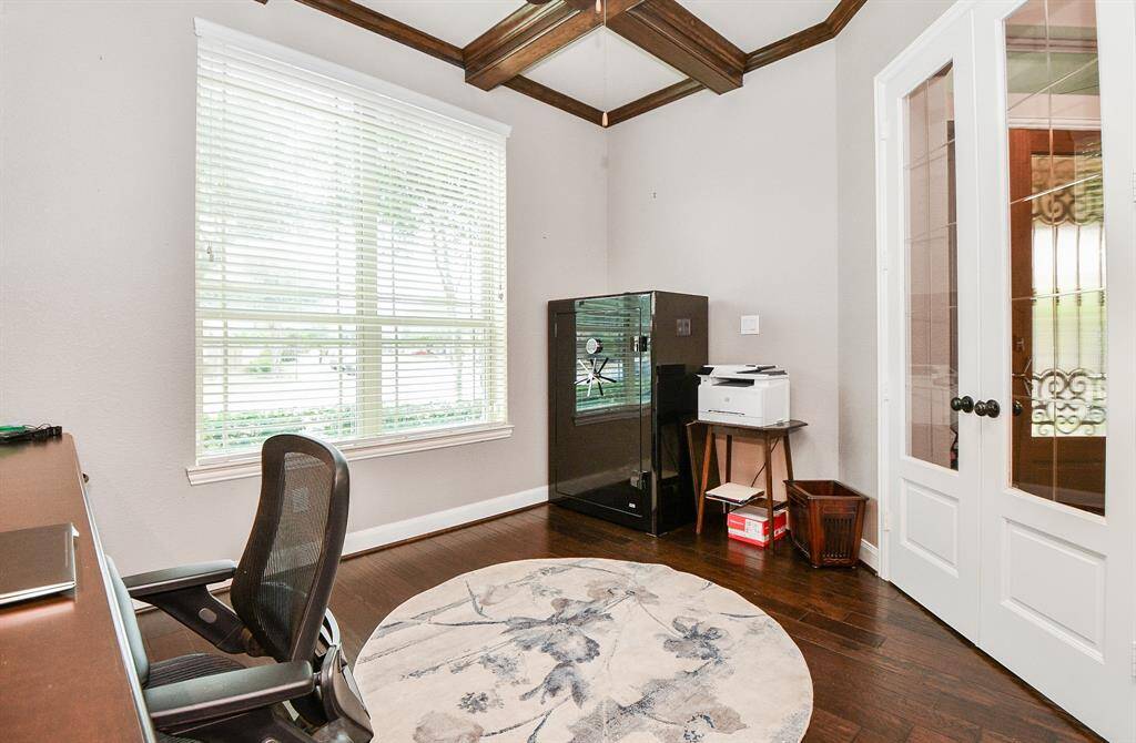 Located behind private Frenchdoors, the room features beautiful floors, beamed ceilings, and windows that allow innatural light.