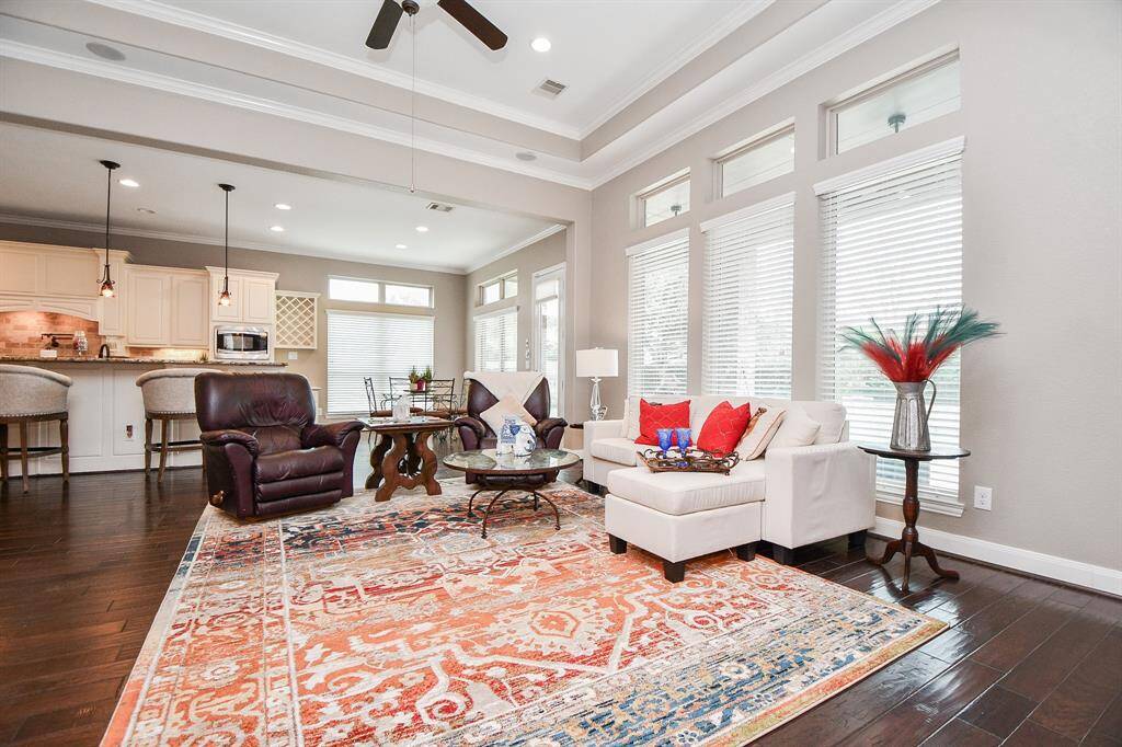 Abundant natural light poursthrough windows, creating a brightand inviting atmosphere.