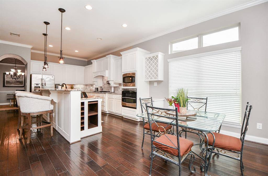 This thoughtfully designed homeseamlessly connects the kitchen witha charming breakfast area.