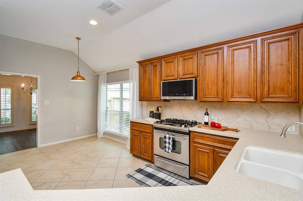 Grab your chef's hat and whip up your best meals for your favorite people with the help of your matching stainless steel appliances and new microwave (2024)! The tile backsplash adds to your kitchen's charm.