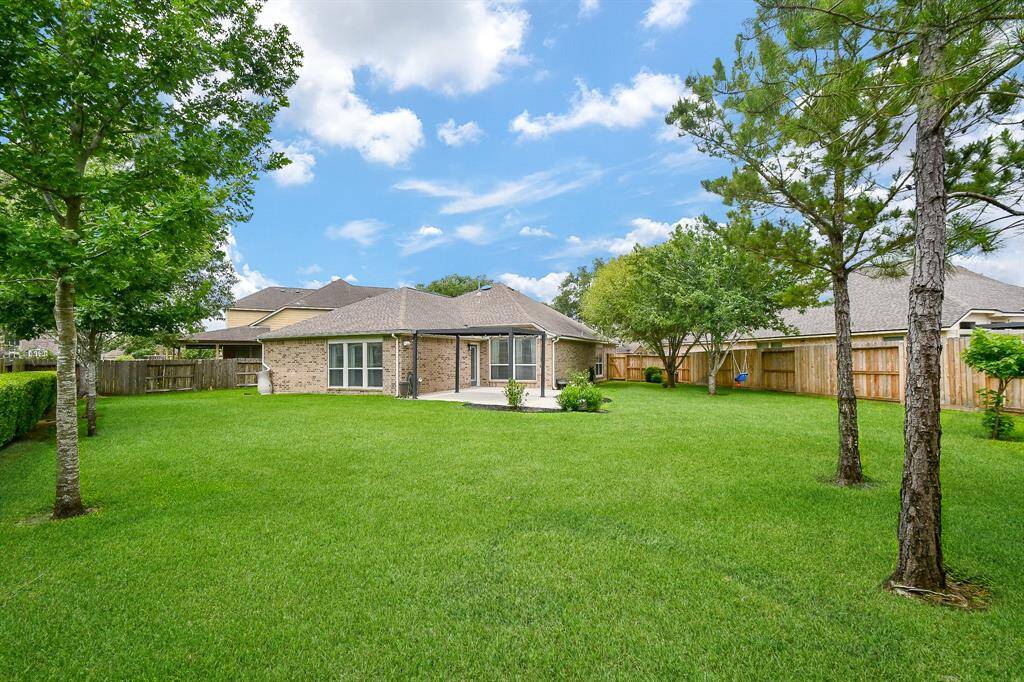 What a huge and sprawling backyard, a rare and over 10,000 sq ft lot! Your kids have plenty of space to run around and play. The luscious green grass offers a soft, barefoot-friendly surface perfect for outdoor fun and family time.