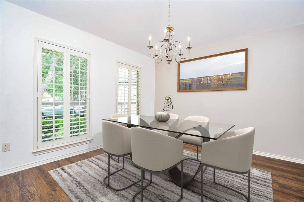 As you enter in your new cozy home, you are greeted with soft gray walls, tall 10' high ceilings and striking 18"x18" ceramic tile floors.