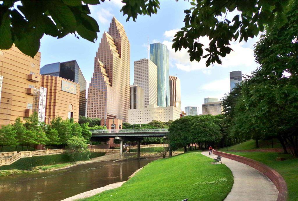 The University of Houston, a public, tier-one research university that offers over 300 degrees and programs and award-winning faculty, is also 17 miles and 23 minutes away.