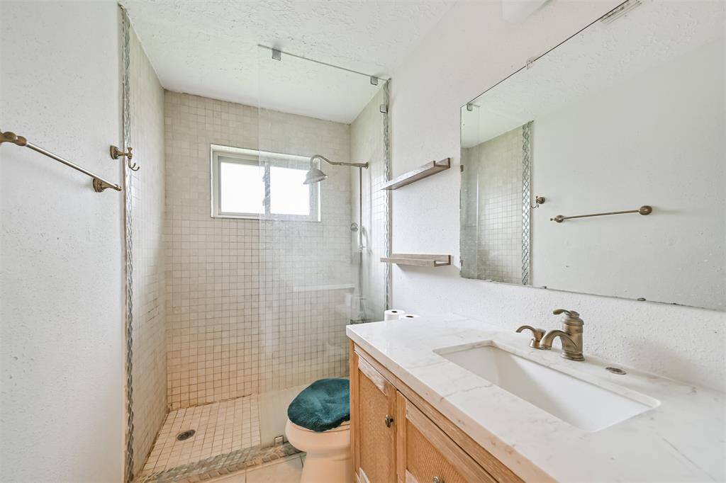 Full bath 2
