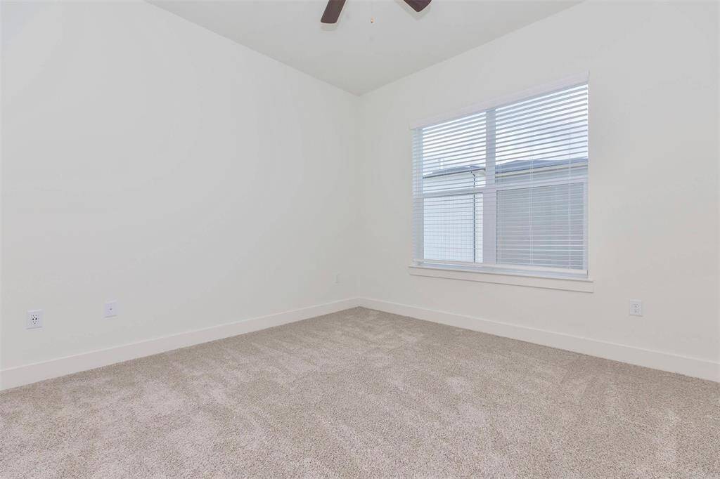 Large secondary bedroom