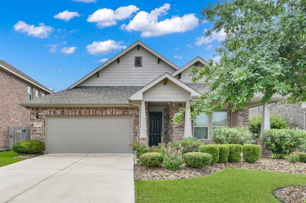 This home has been meticiously maintained both inside and out.