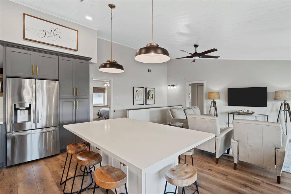 New (2022) custom soft-close kitchen cabinetry installed.